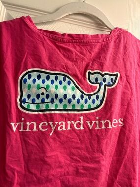 Vineyard Vines women pink t shirt medium
